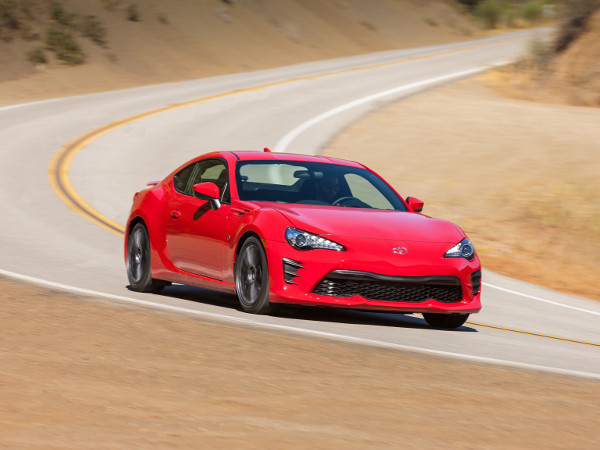 Side View of the 2017 Toyota 86