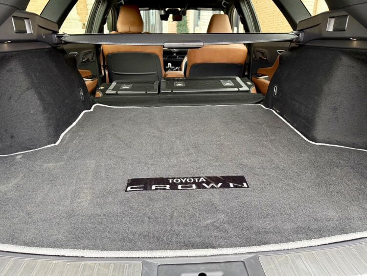 2025-toyota-crown-signia-cargo-area-carpro.jpg