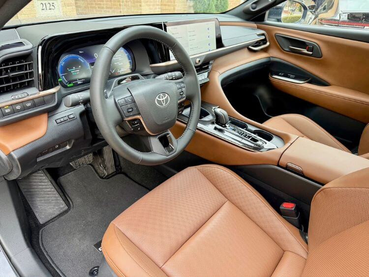 2025-toyota-crown-signia-interior-hero-carpro.jpg