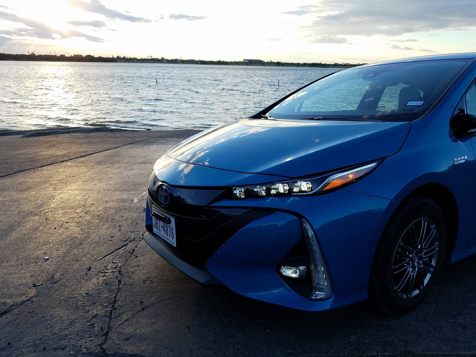 Front three-quarter view of the 2017 Toyota Prius Prime in motion