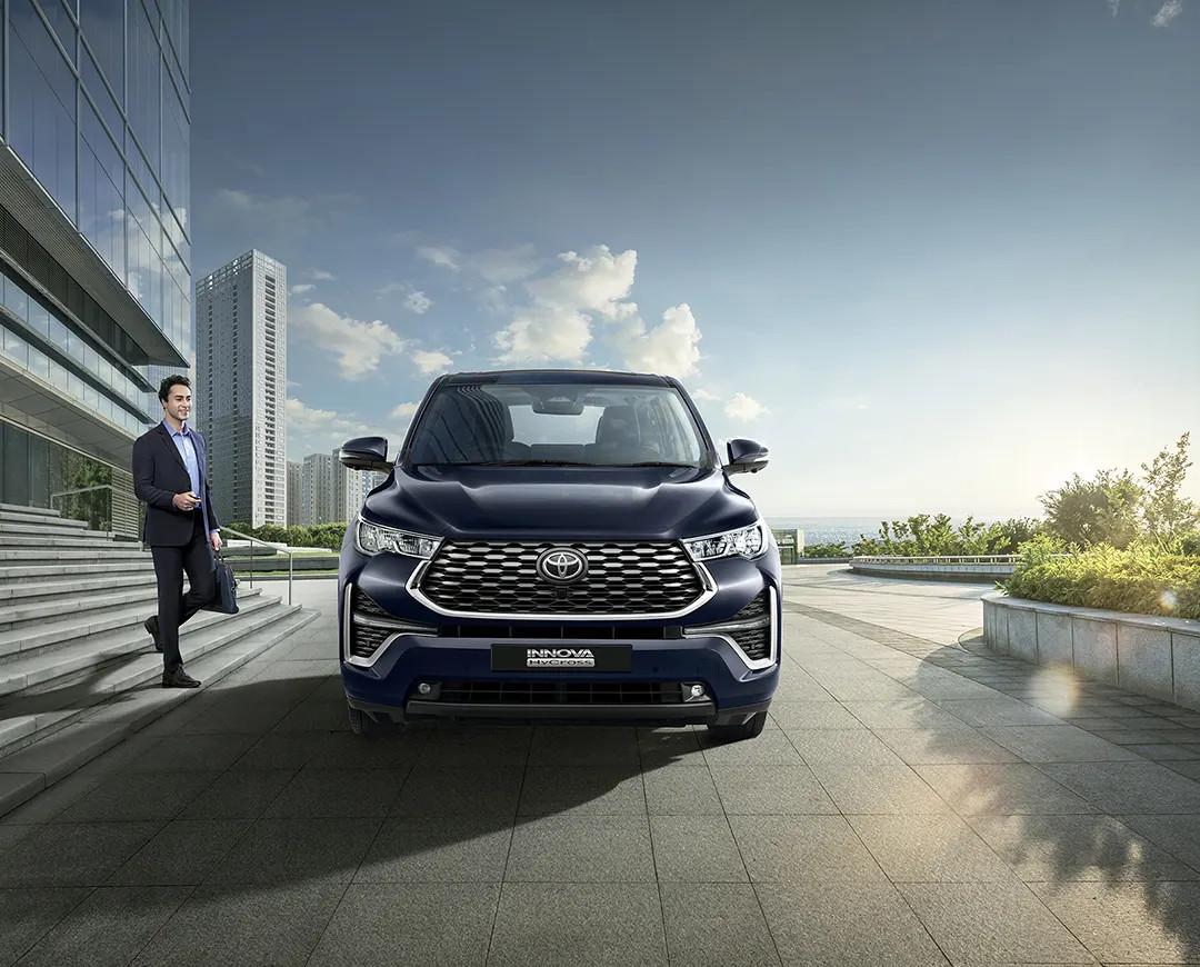 alt text: The new Toyota Innova Hycross exterior showcasing its sleek SUV design.