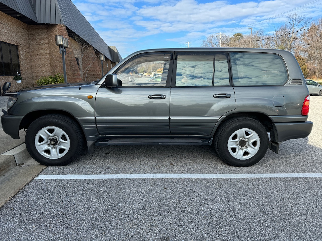 Exterior view of the 1998 Toyota Land Cruiser showing its front and side.