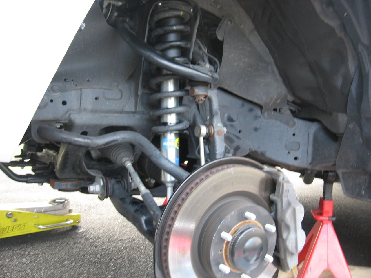 18-4runner-Front-Bilstein_ 006.jpg