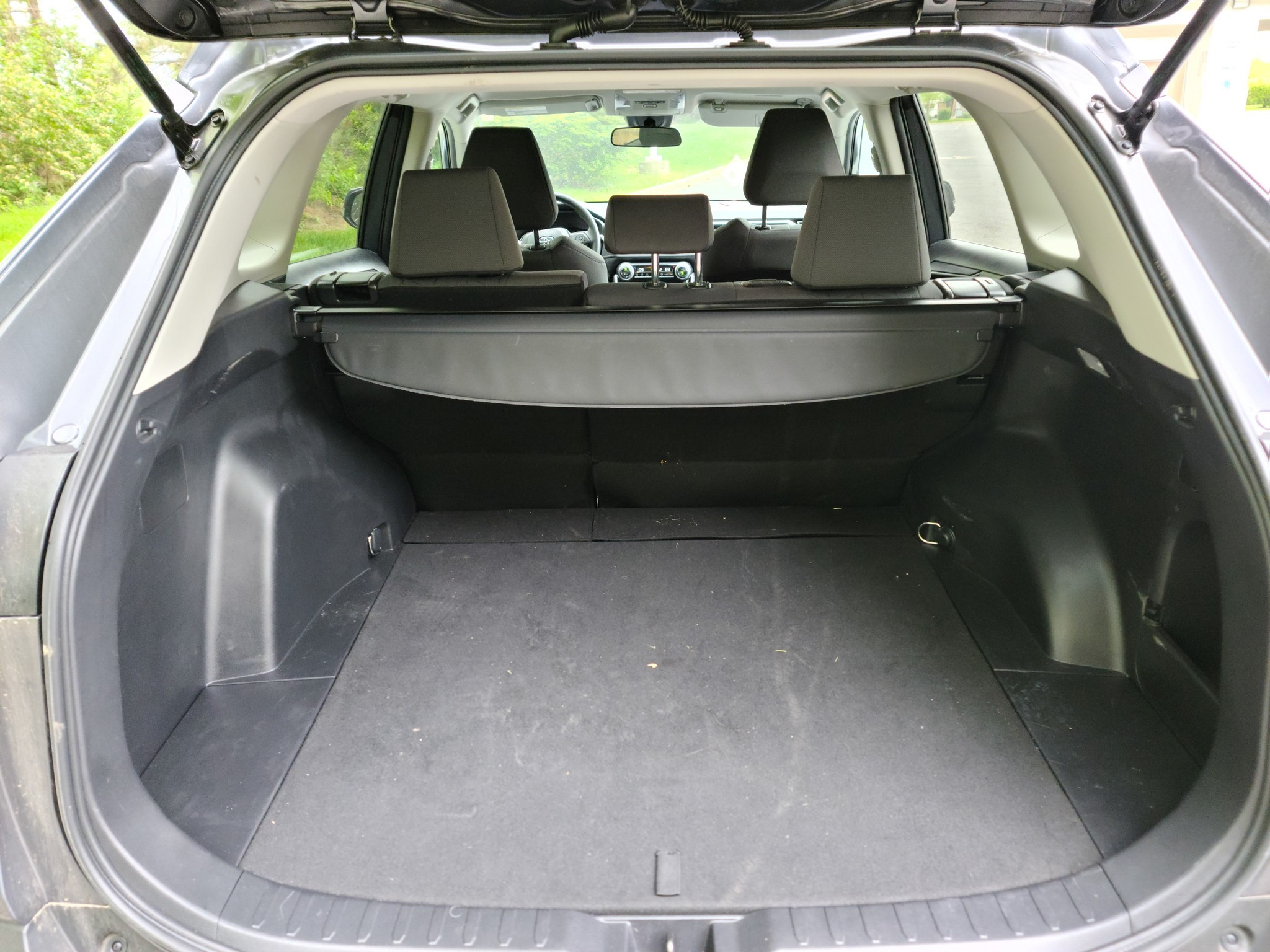 2021 Toyota RAV4 XLE AWD trunk