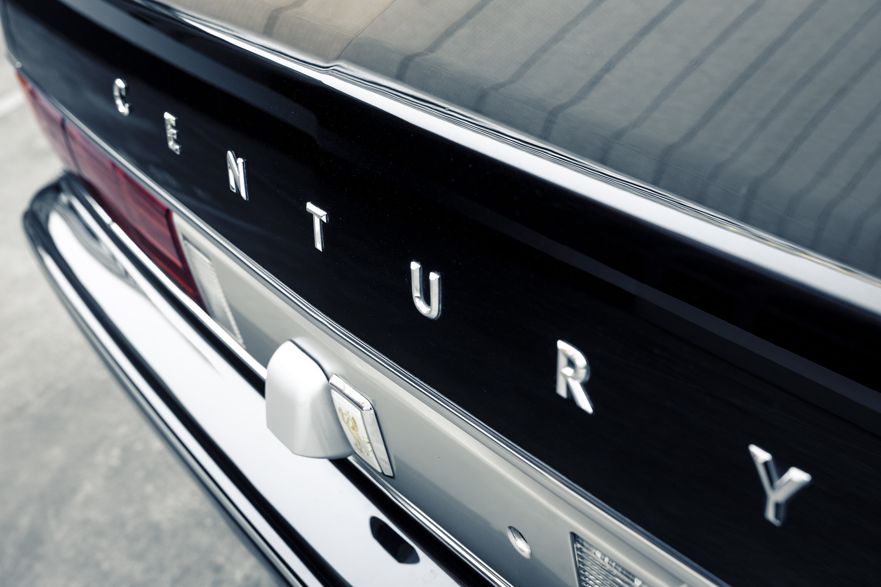 Toyota Century Side View