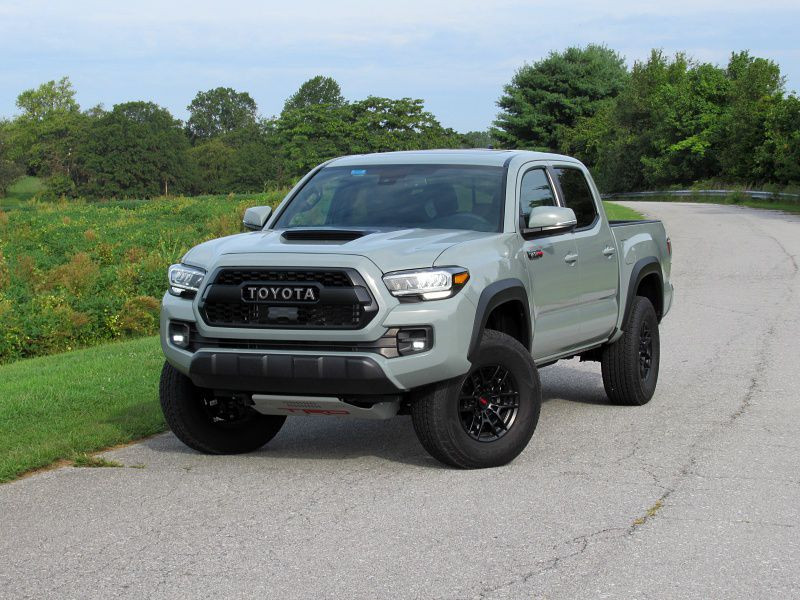alt text Toyota Tacoma pickup offers 4WD with manual