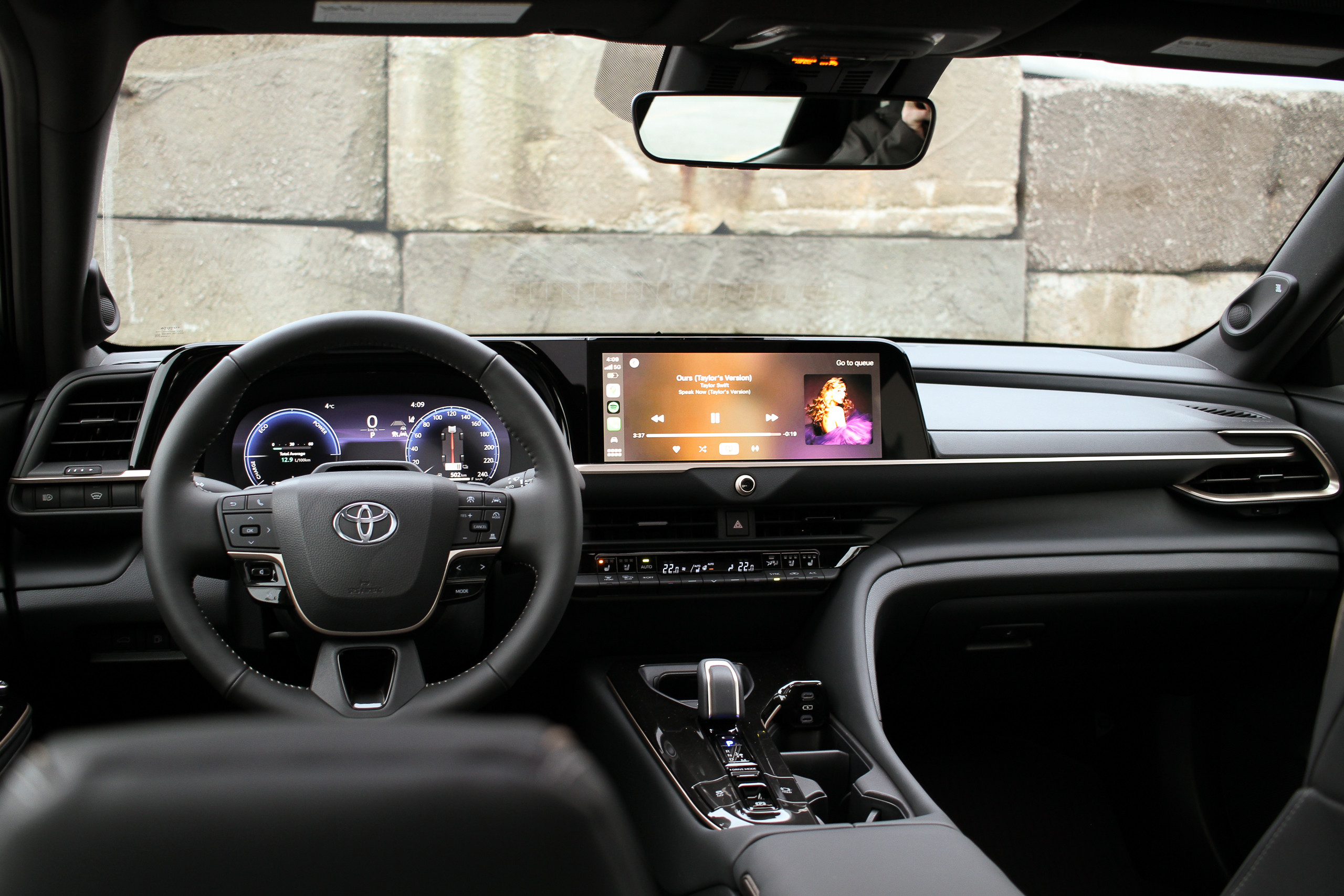 Toyota Crown Interior