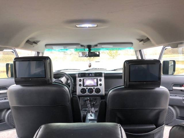Toyota FJ Cruiser interior view